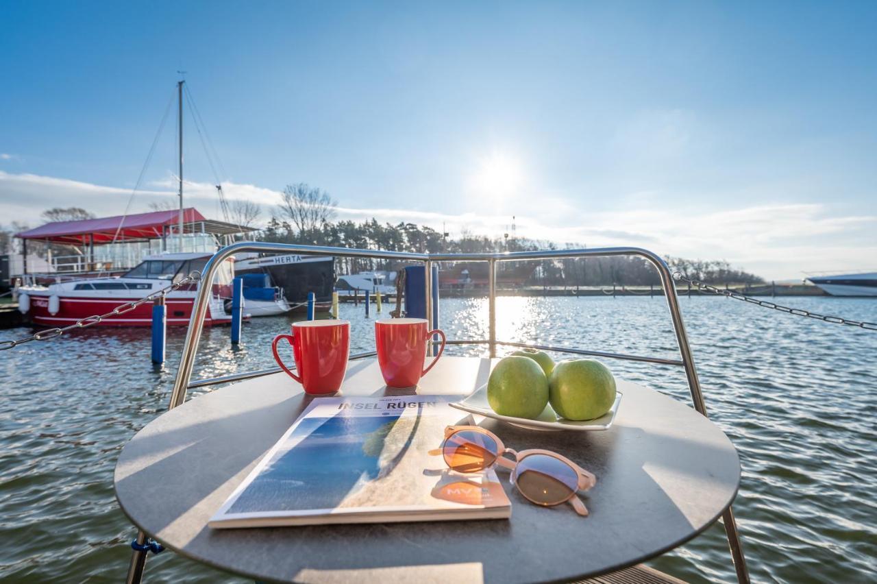 Marina Martinshafen Hotel Sassnitz Ngoại thất bức ảnh
